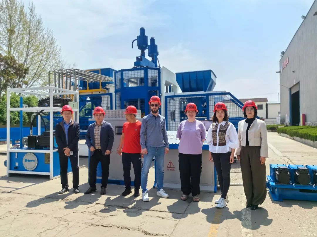 出海正當(dāng)時 | 東岳全自動砌塊成型機(jī)閃耀全球 出海正當(dāng)時 | 東岳全自動砌塊成型機(jī)閃耀全球